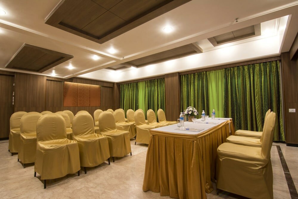 Фото Shenbaga Hotel and Convention Centre