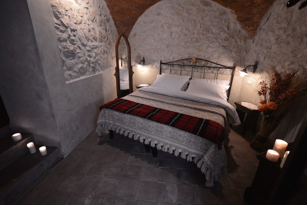 Фото Robur Marsorum Albergo Diffuso