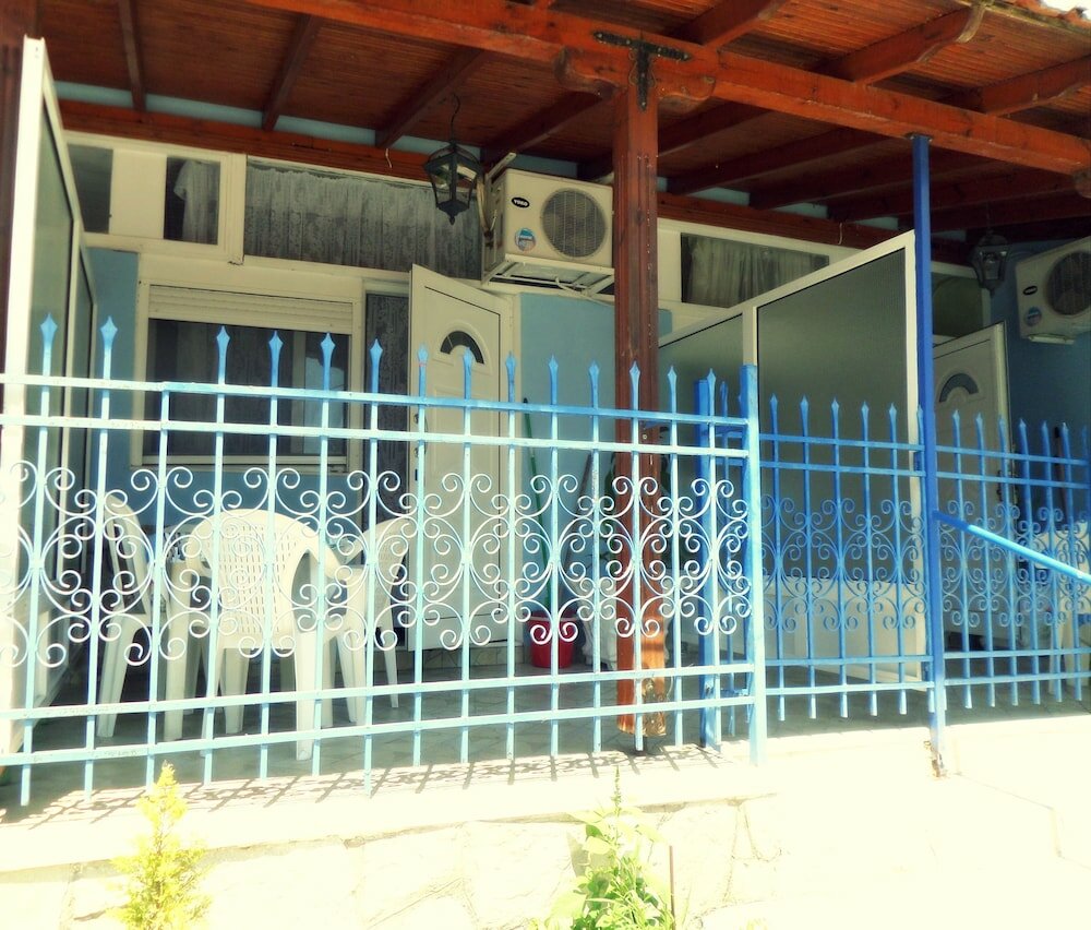 Фото Artemis Studios & Apartments