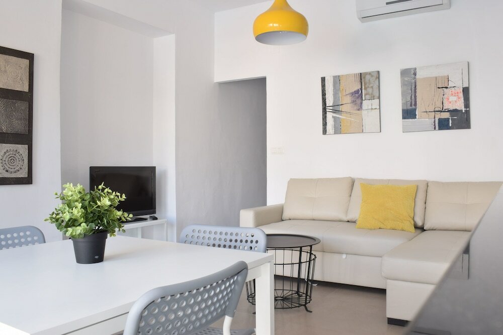 Фото Apartamentos El Jardin