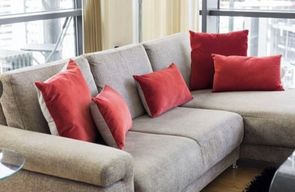 Фото Canary Wharf Waterfront Apartments