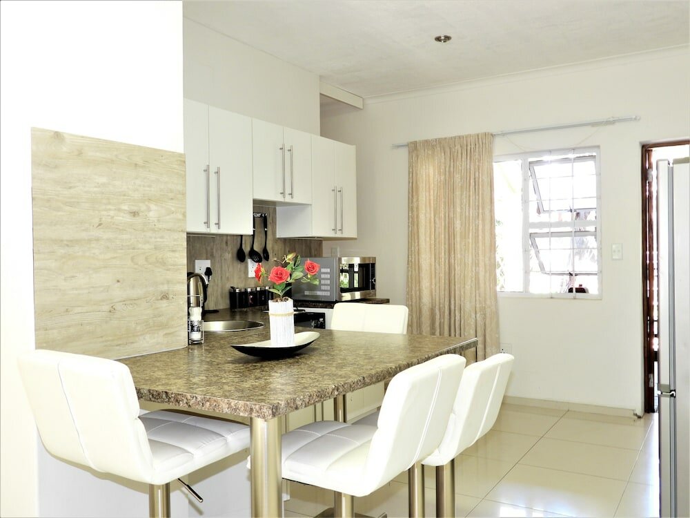 Фото Footprints Self-Catering & B&b