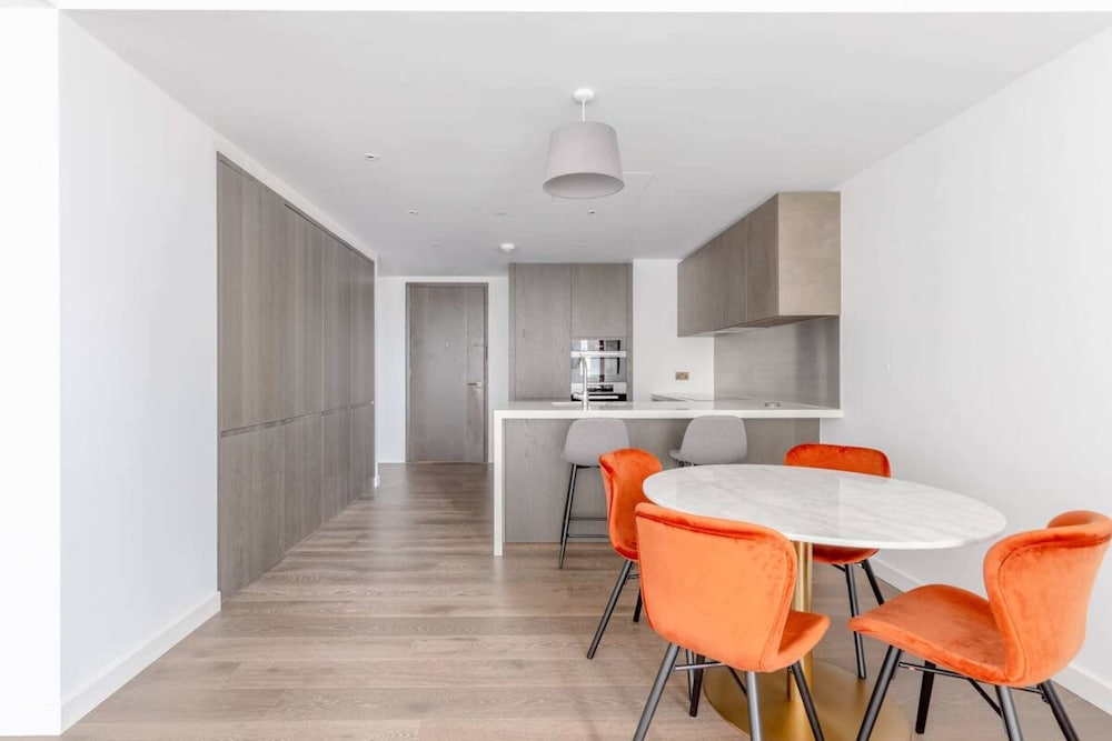 Фото Luxurious 1bd Flat by the River Thames Near Vauxhall