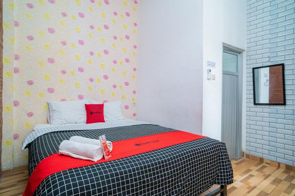 Фото RedDoorz Syariah @ Selomangleng Kediri