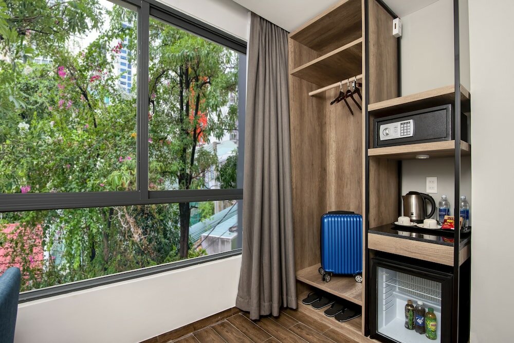 Фото Golden Lotus Central Hotel