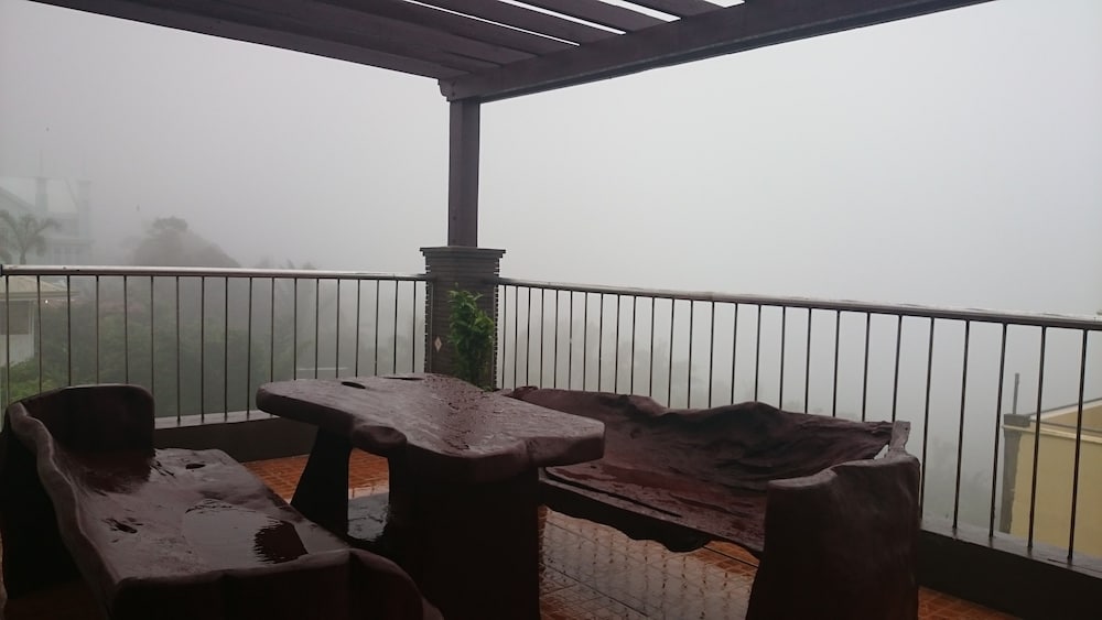 Фото Chateau Beatrice Bed & Breakfast