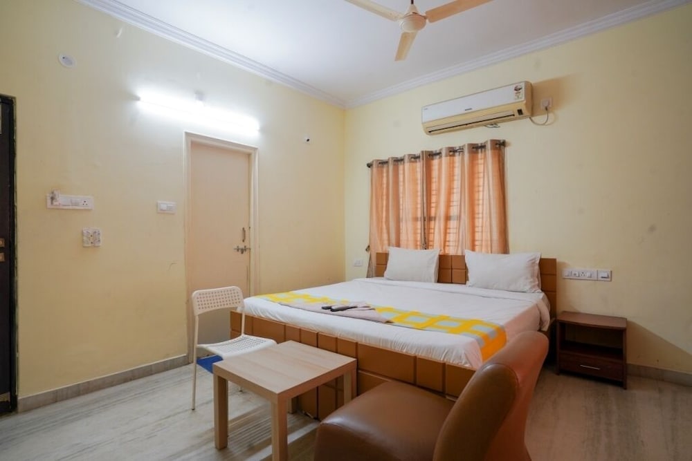 Фото IROOMZ Kalyan Residency