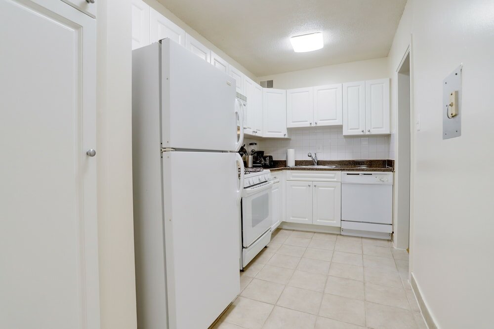 Фото Magnificent Condo Crystal City With Gym