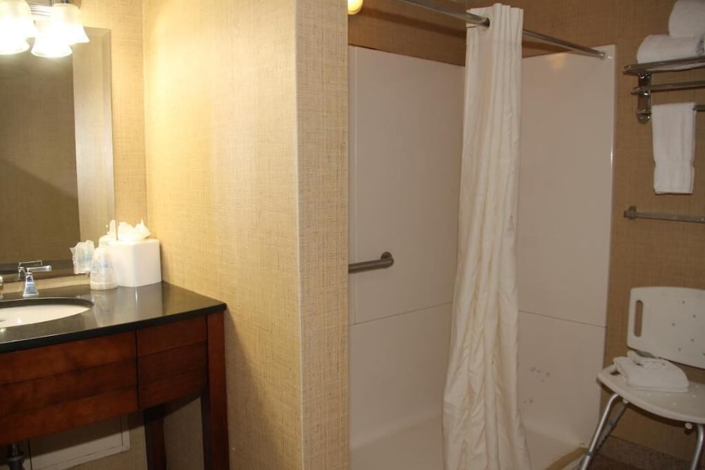 Фото Comfort Inn & Suites Baltimore Inner Harbor