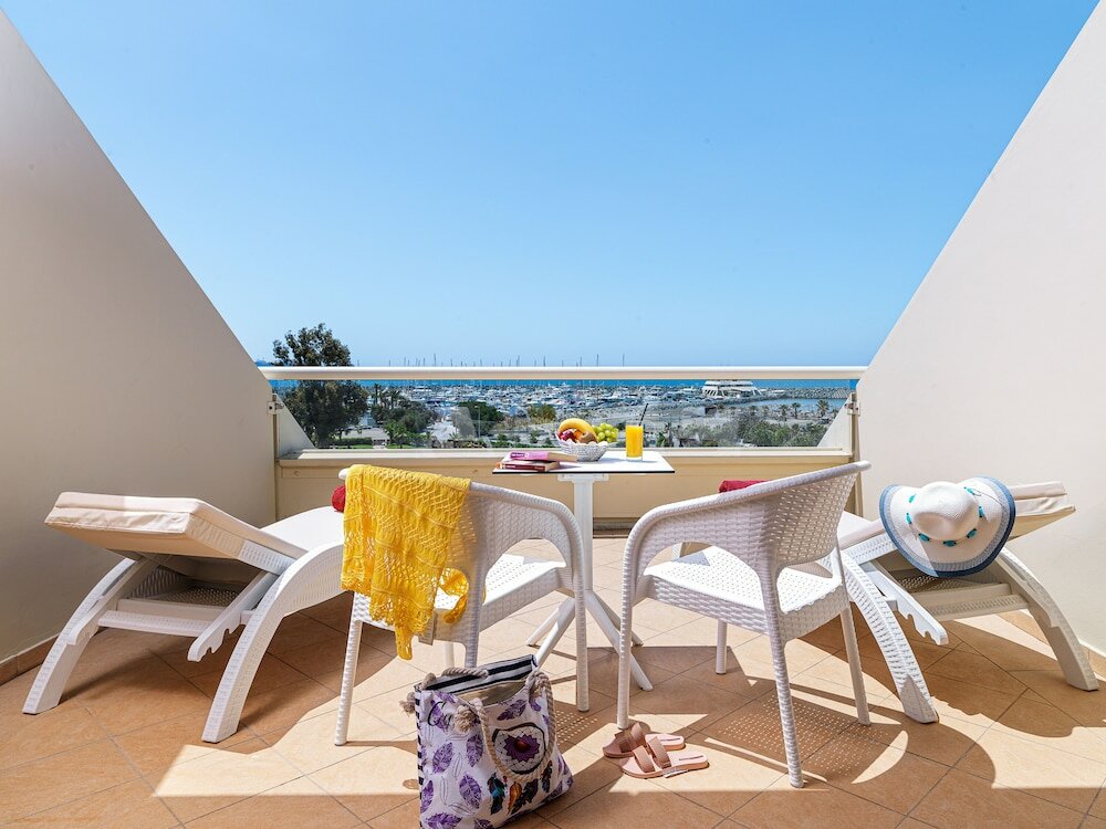 Фото St Raphael Resort & Marina