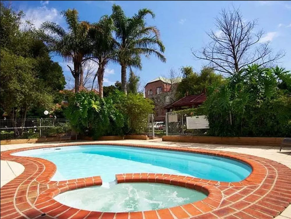 Фото Comfort Apartments Royal Gardens