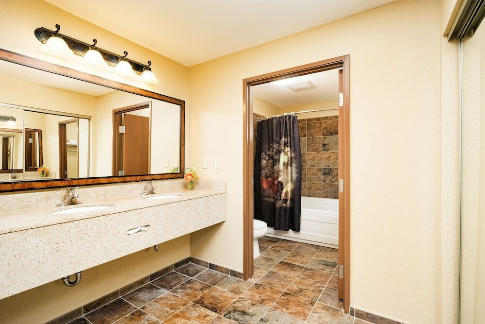 Фото Best Western Plus Kelly Inn & Suites