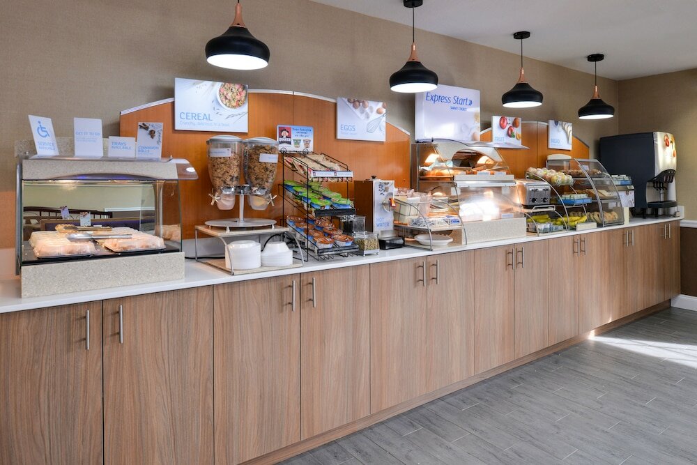 Фото Country Inn & Suites by Radisson, Vero Beach-I-95, Fl