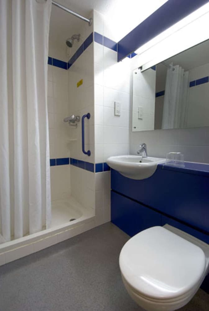Фото Travelodge Aberdeen Bucksburn