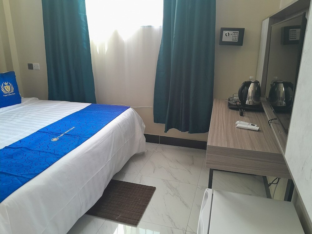 Фото Vegas Luxury Hotel