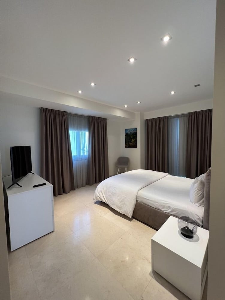 Фото Aphrodite Plaza