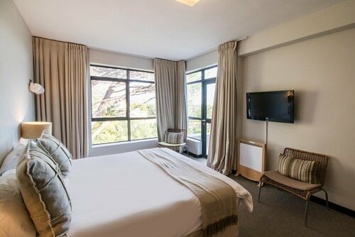 Гостиница Three Bedroom Sea View in Camps Bay в Кейптауне