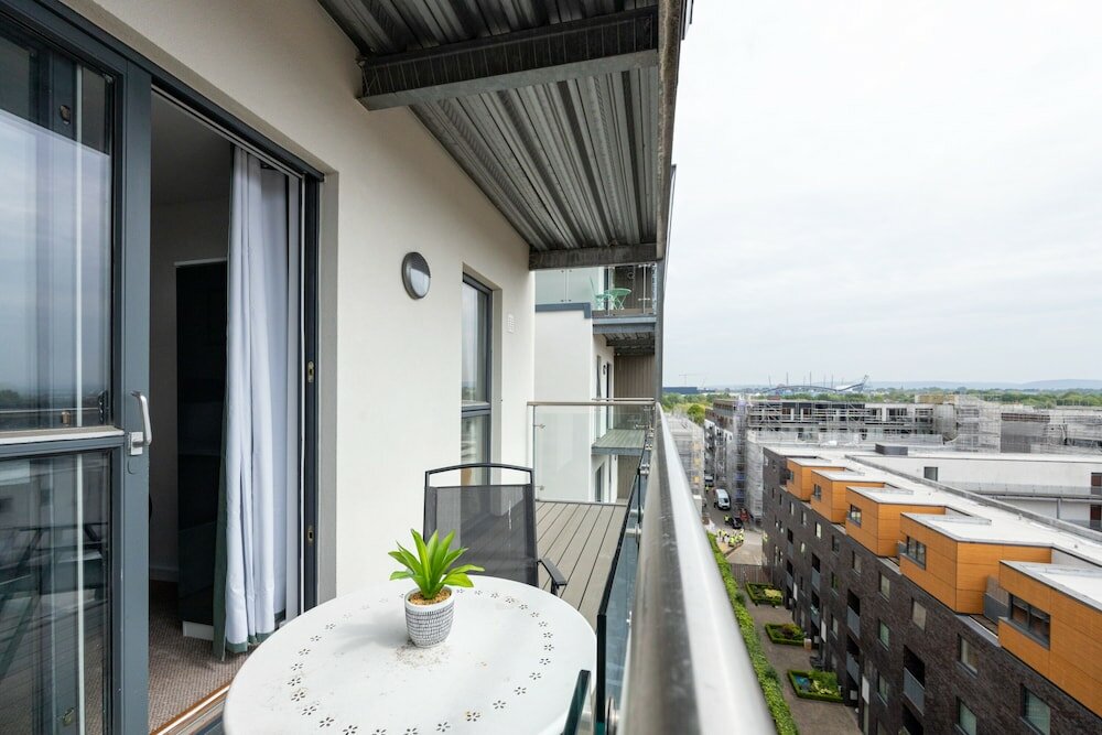Фото Duplex 2 Bed Apt With Parking & Balcony