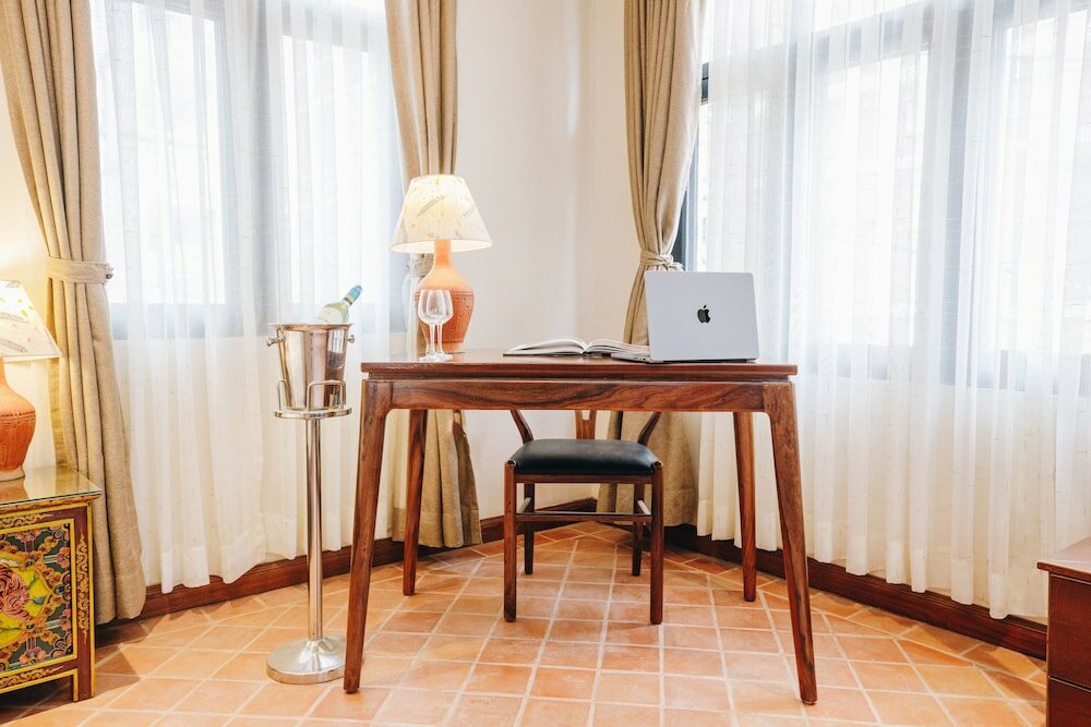 Фото Swarga Heritage Hotel