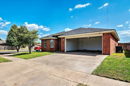 Гостиница Pet-friendly Lubbock Home W/yard - 6Mi to Ttu в Лаббоке