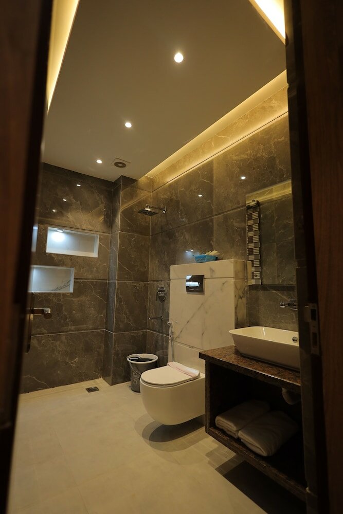 Фото Hotel Taj Crown Plaza