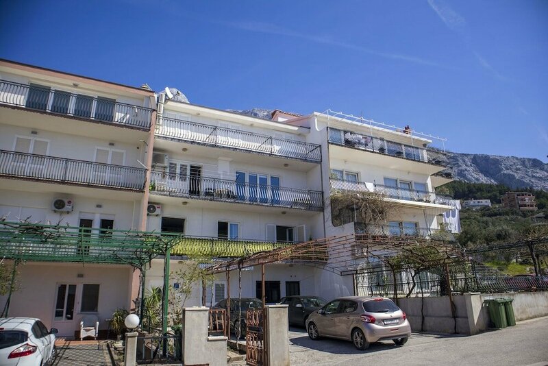 Гостиница Apartments Julijana в Макарске