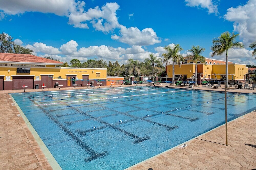 Фото Emerald Greens Hotel Condo Resort