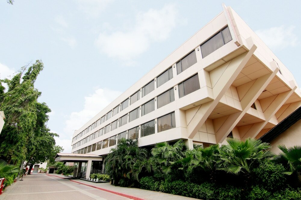 Фото Ramada Plaza by Wyndham Karachi Airport Hotel