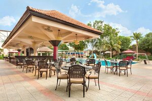 Гостиница Ramada Plaza by Wyndham Karachi Airport Hotel