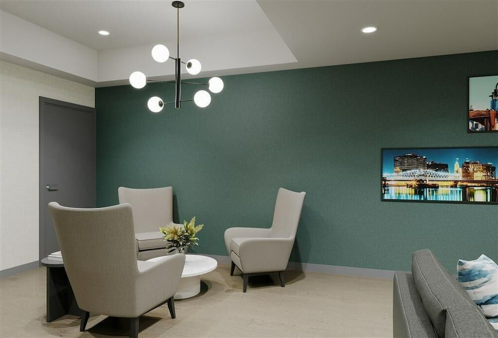 Фото Comfort Inn & Suites Newark Liberty International Airport