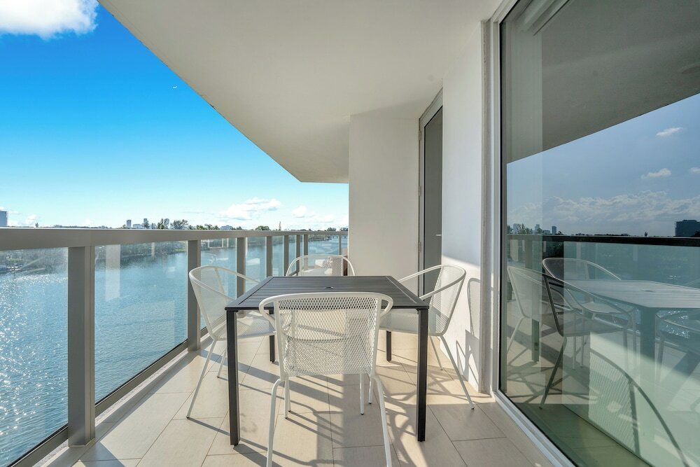 Фото Stunning 2br 2ba Bay Harbour with Pool