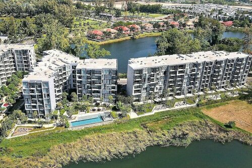 Modern apartment at Cassia by Lofty