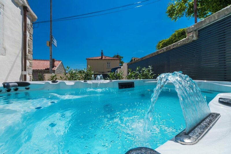 Гостиница Villa Miri, superior heritage villa with swimming pool в Дубровнике