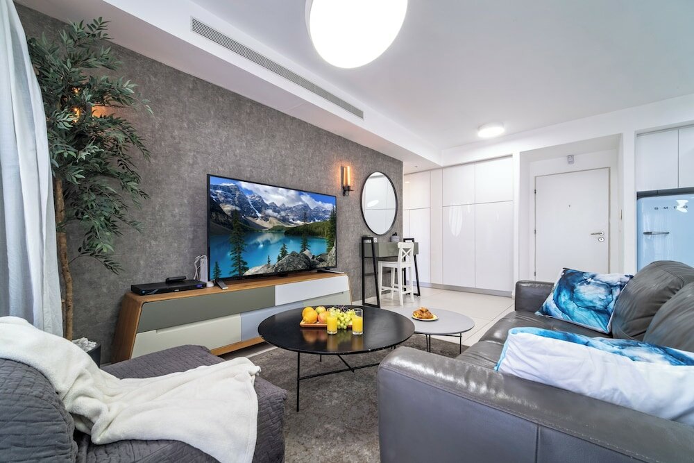 Фото Stylish 1br Beach-Front Apt w Sea View