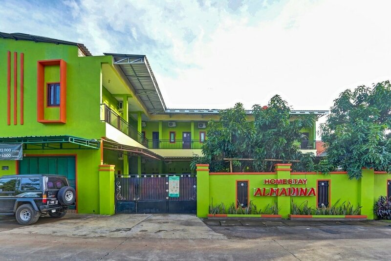 Гостиница Spot On 90760 Homestay Al Madina Syariah