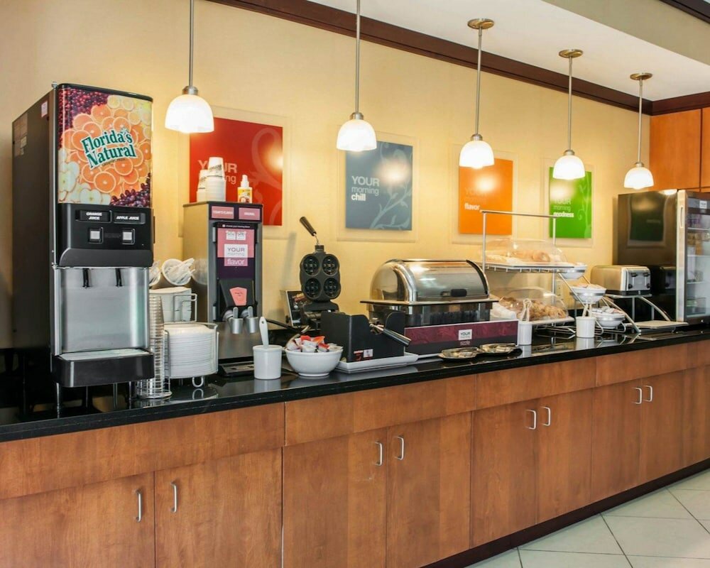 Фото Comfort Suites Southport