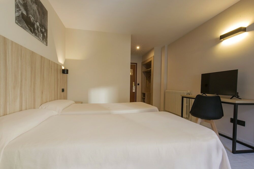 Фото Hotel Encamp