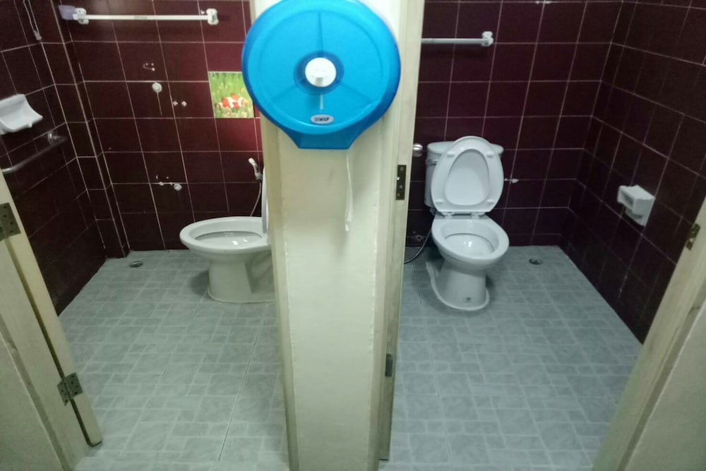 Фото First Inn On Nut - Hostel