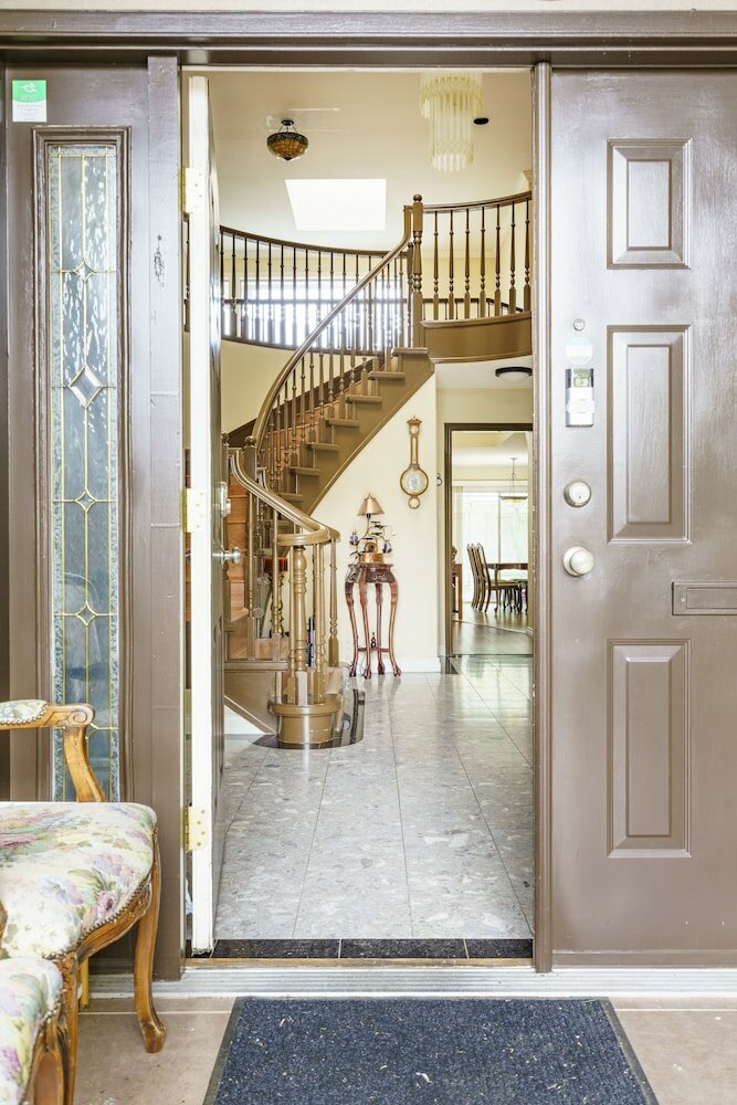 Фото Fraser River Richmond Bed & Breakfast