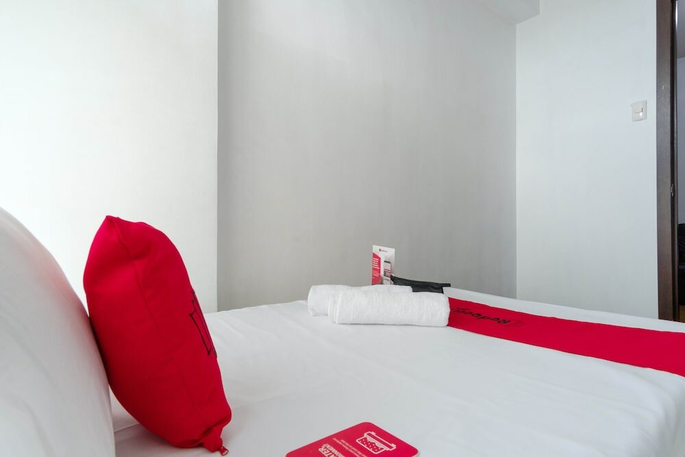 Фото Reddoorz Plus @ Pioneer Woodlands Mandaluyong