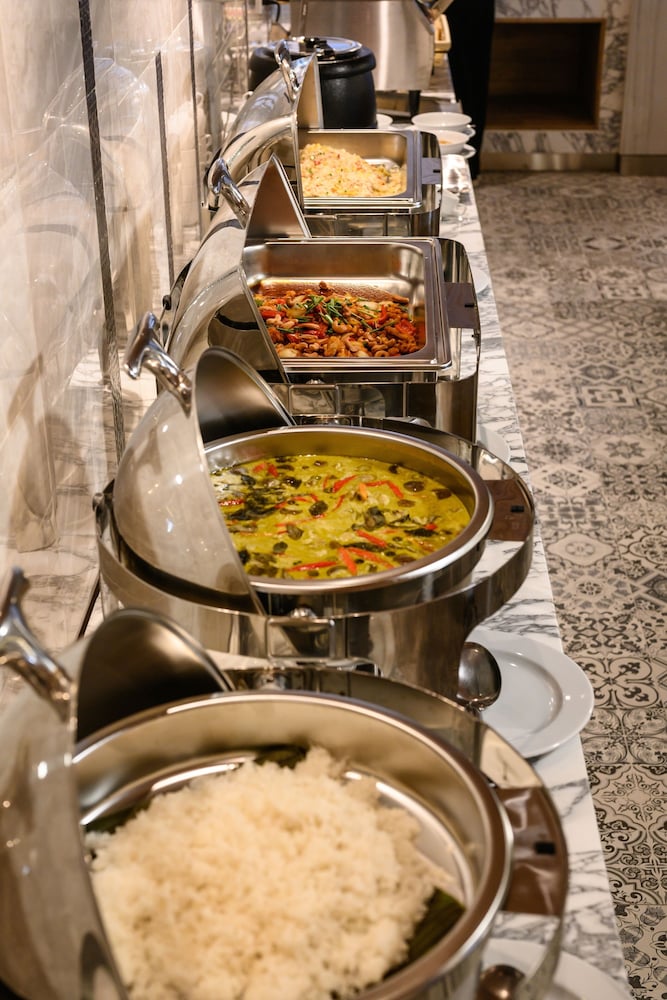 Фото Isanook Hua Hin Resort & Suites