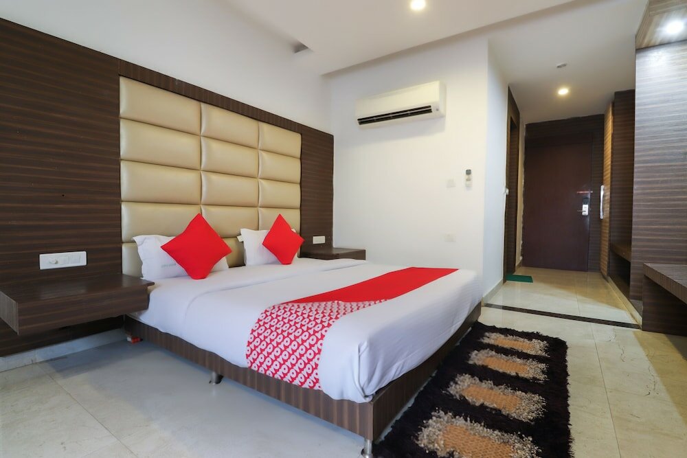 Фото Oyo 60162 City Club & Hotels