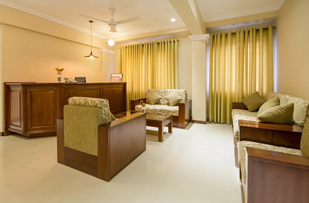 Фото Ceyloni City Hotel