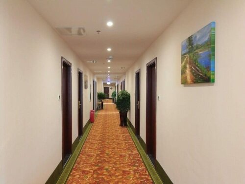 Гостиница GreenTree Inn YangZhou West KaiFa Road Baolong Square Express Hotel в Янчжоу