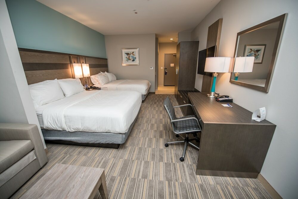Фото Holiday Inn Express & Suites Lake Charles South Casino Area, an Ihg Hotel