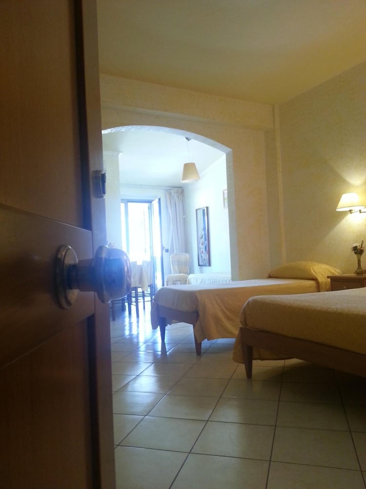 Фото Hotel Mistef