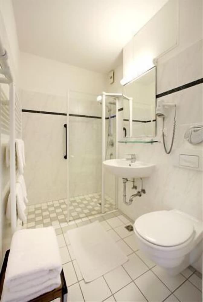 Фото Hotel am Kurpark Brilon