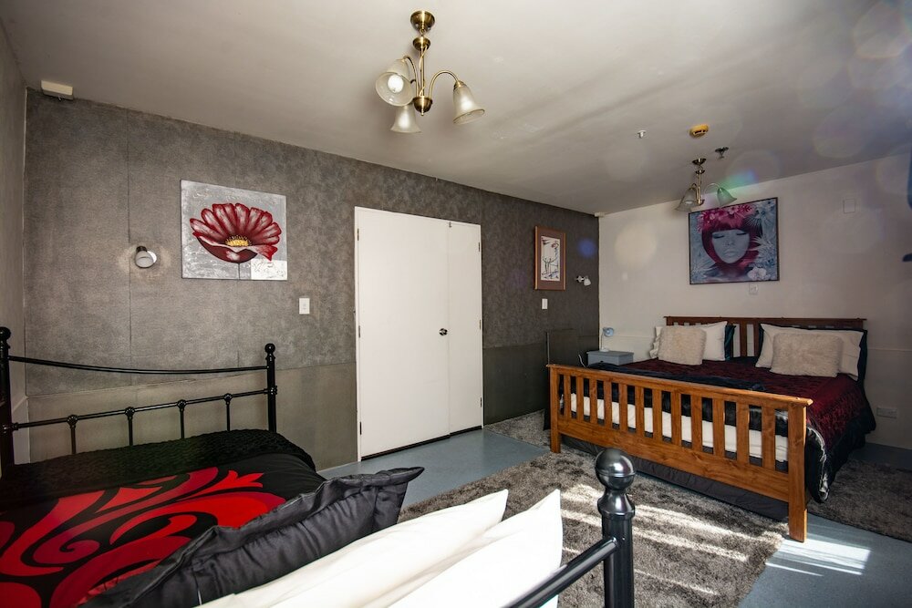 Фото Piwaka Lodge and Backpackers