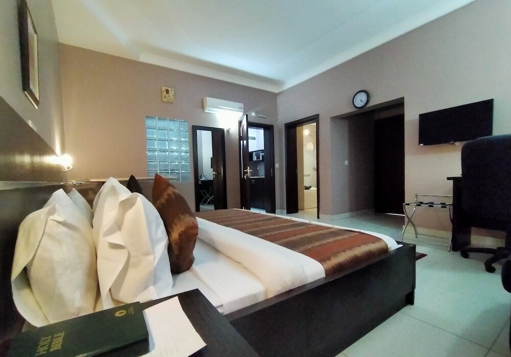 Фото Sheer Luxury Apartments & Suites