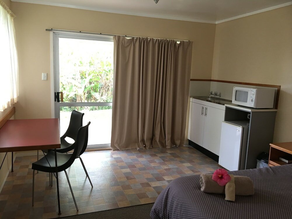 Фото The Polynesian Apartments